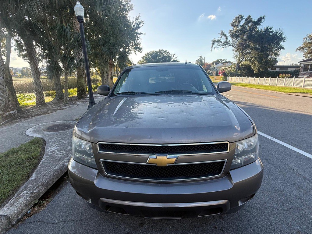 2012 Chevrolet Suburban Image 4
