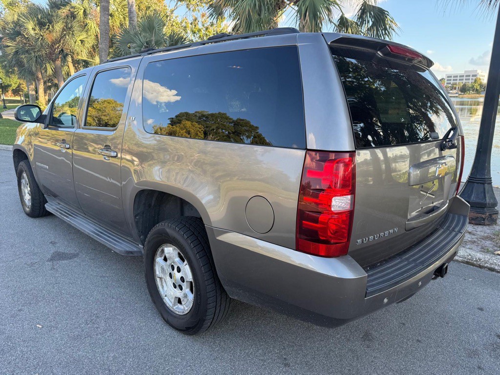 2012 Chevrolet Suburban Image 7