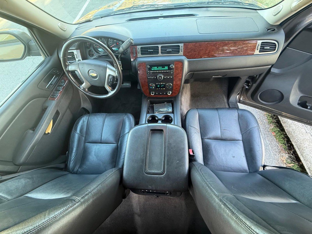 2012 Chevrolet Suburban Image 14