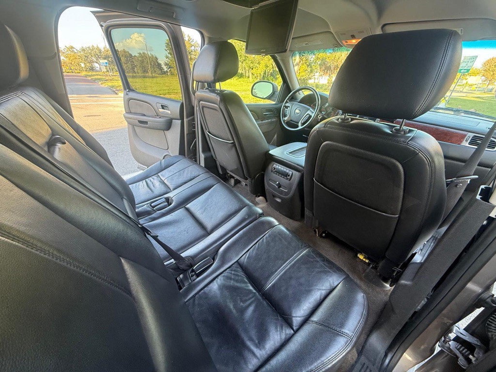 2012 Chevrolet Suburban Image 15