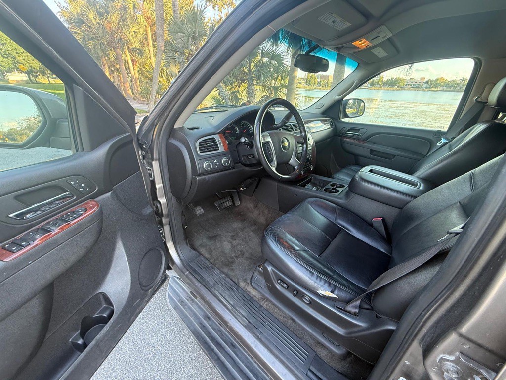 2012 Chevrolet Suburban Image 16