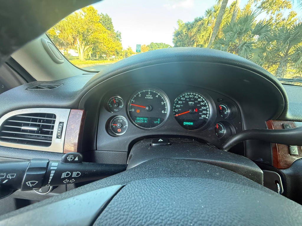 2012 Chevrolet Suburban Image 17