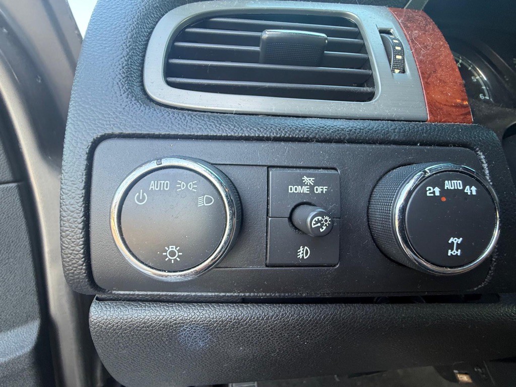 2012 Chevrolet Suburban Image 18