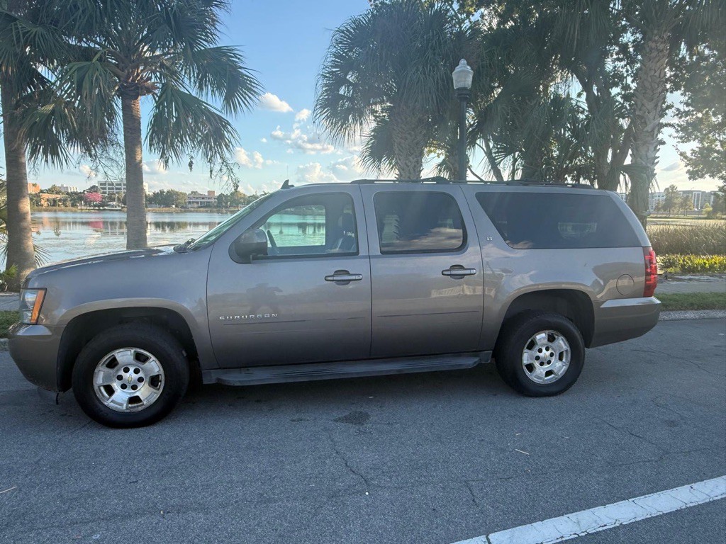 2012 Chevrolet Suburban Image 19
