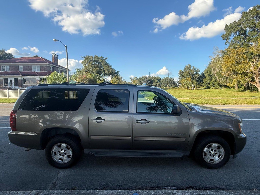 2012 Chevrolet Suburban Image 24