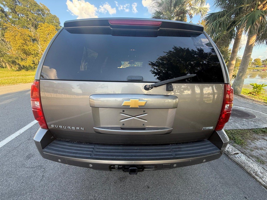 2012 Chevrolet Suburban Image 29