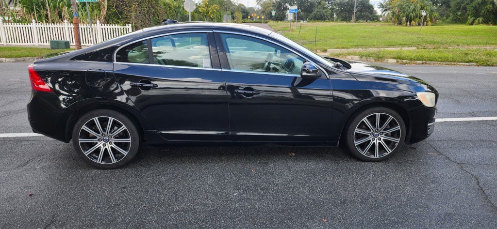 2015 Volvo S60 Image 2