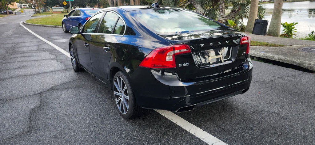 2015 Volvo S60 Image 9