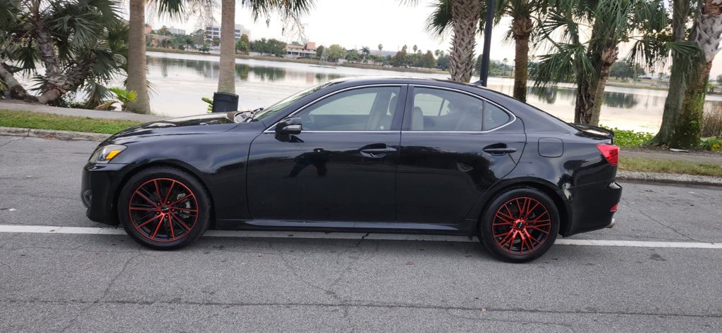 2011 Lexus IS Image 2