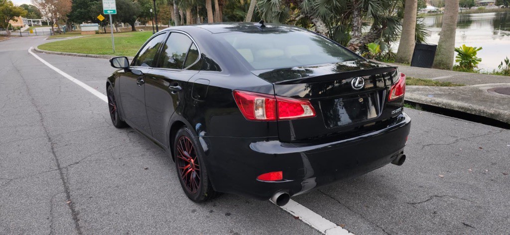 2011 Lexus IS Image 3