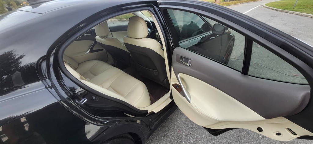 2011 Lexus IS Image 8