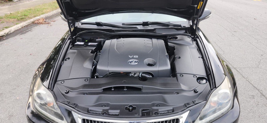 2011 Lexus IS Image 12