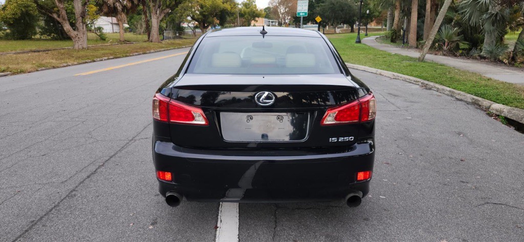 2011 Lexus IS Image 14