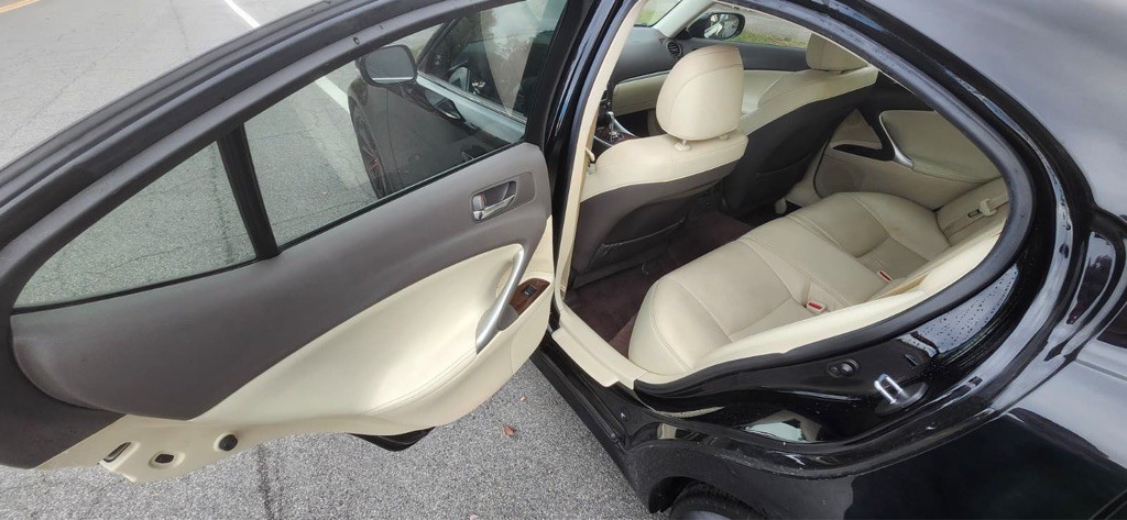 2011 Lexus IS Image 16