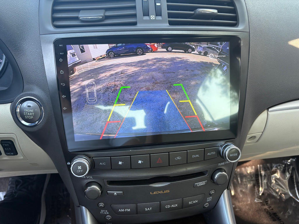 2011 Lexus IS Image 17