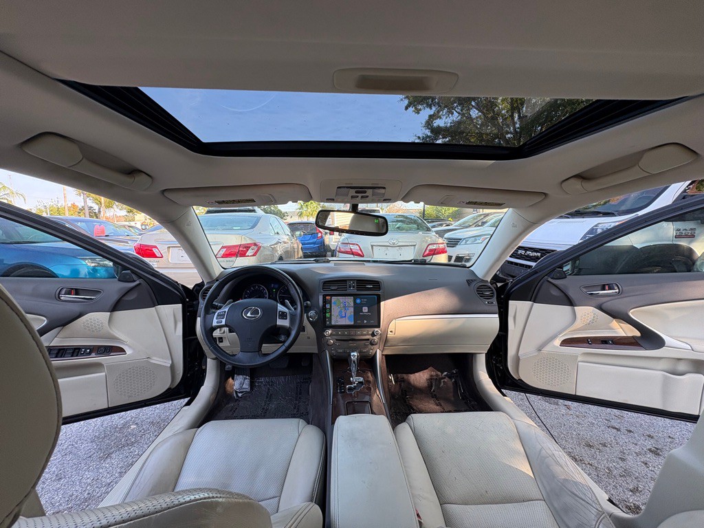 2011 Lexus IS Image 18