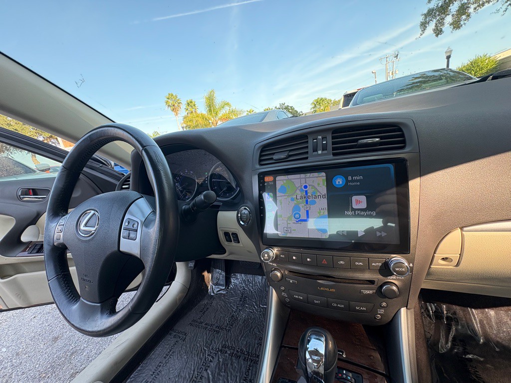 2011 Lexus IS Image 19