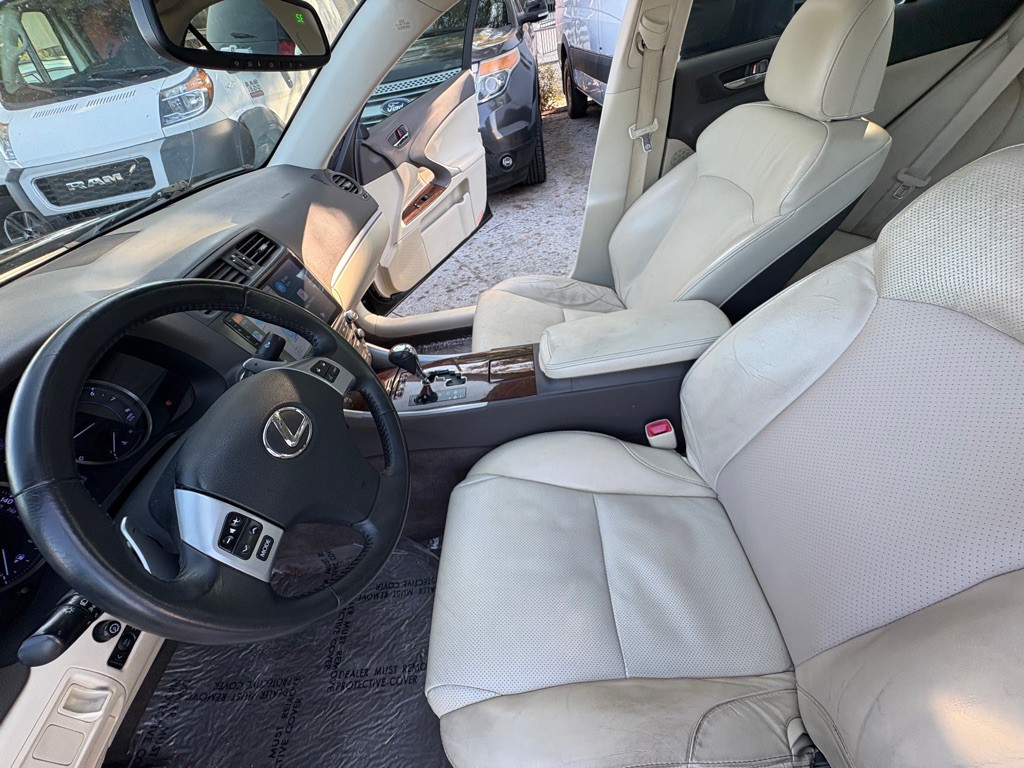 2011 Lexus IS Image 21