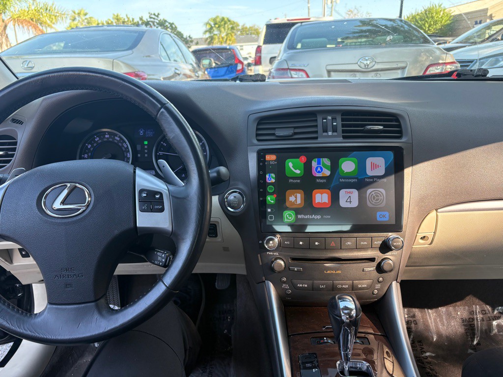 2011 Lexus IS Image 24