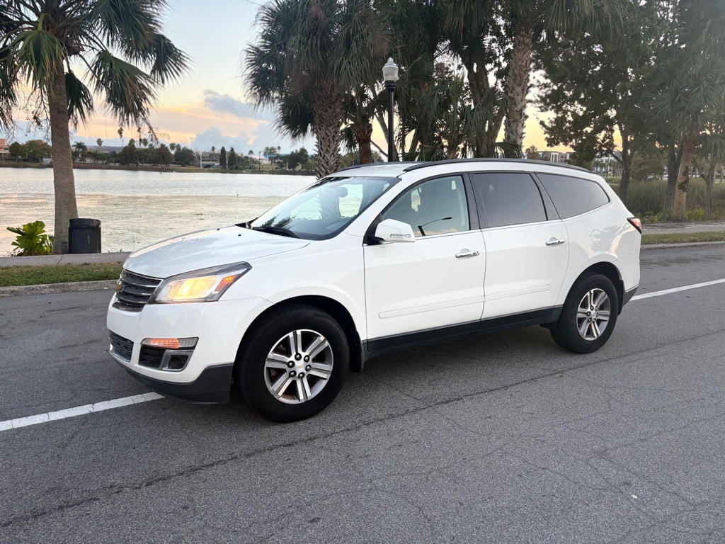 2015 Chevrolet Traverse Image 2
