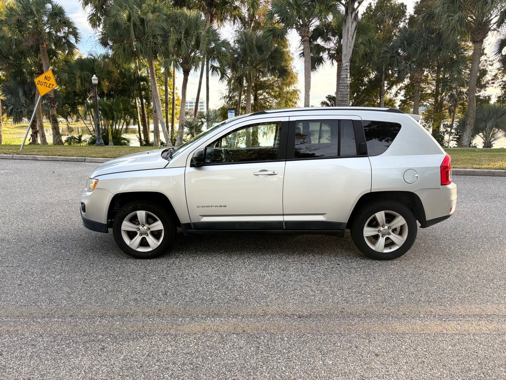 2011 Jeep Compass Image 1