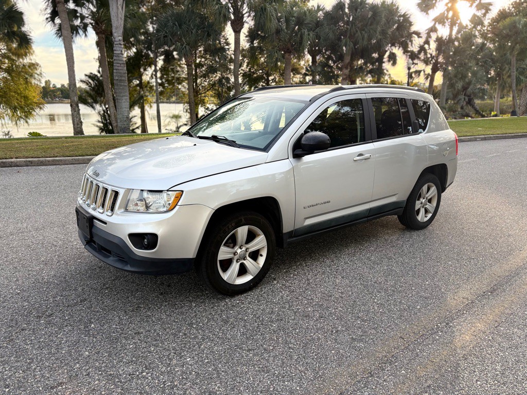 2011 Jeep Compass Image 2