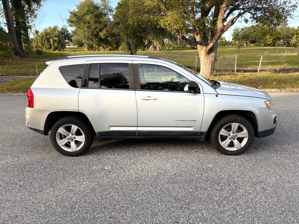 2011 Jeep Compass Image 6