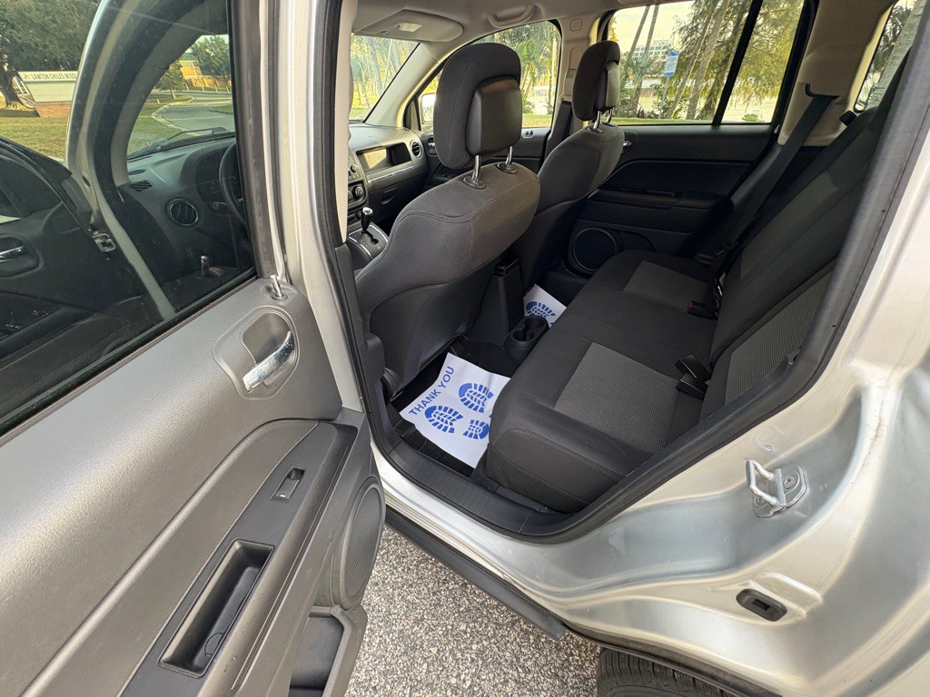 2011 Jeep Compass Image 10