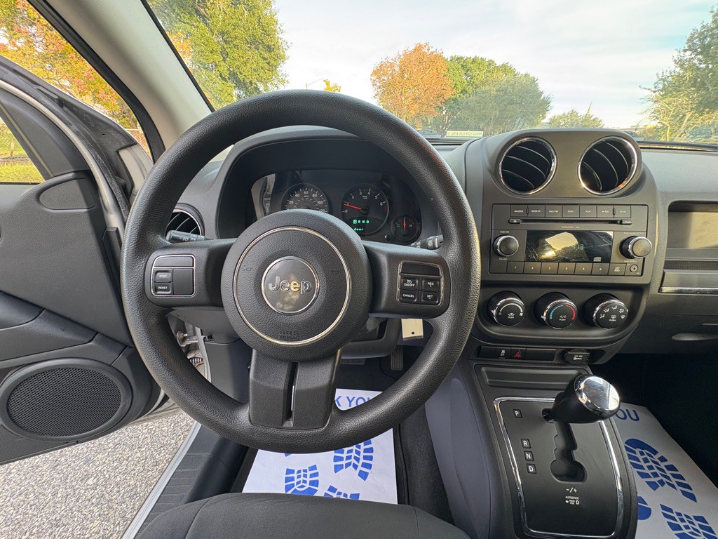 2011 Jeep Compass Image 11