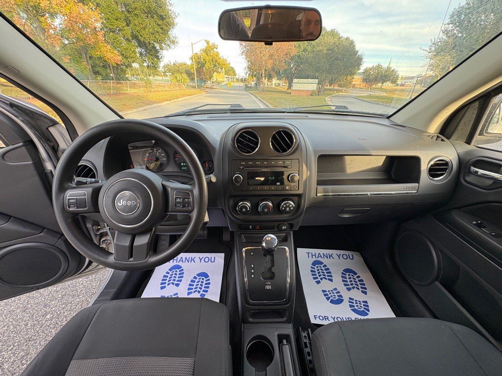 2011 Jeep Compass Image 12