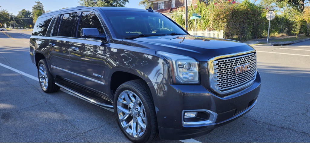 2017 GMC Yukon Image 2