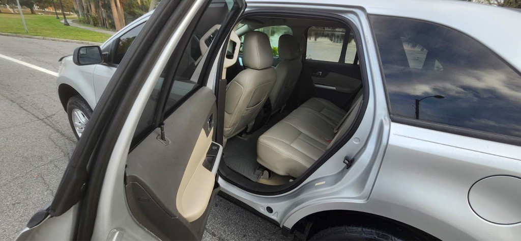 2011 Ford Edge Image 10