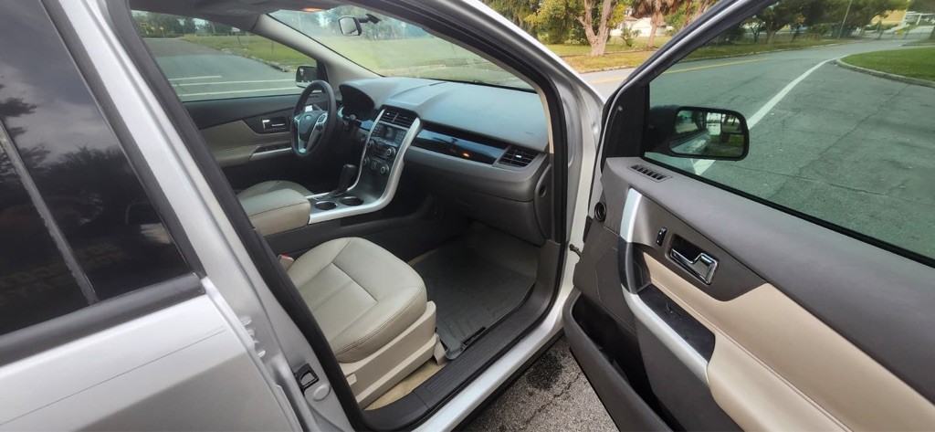 2011 Ford Edge Image 11