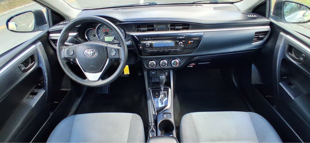 2015 Toyota Corolla Image 18