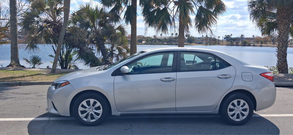 2015 Toyota Corolla Image 1