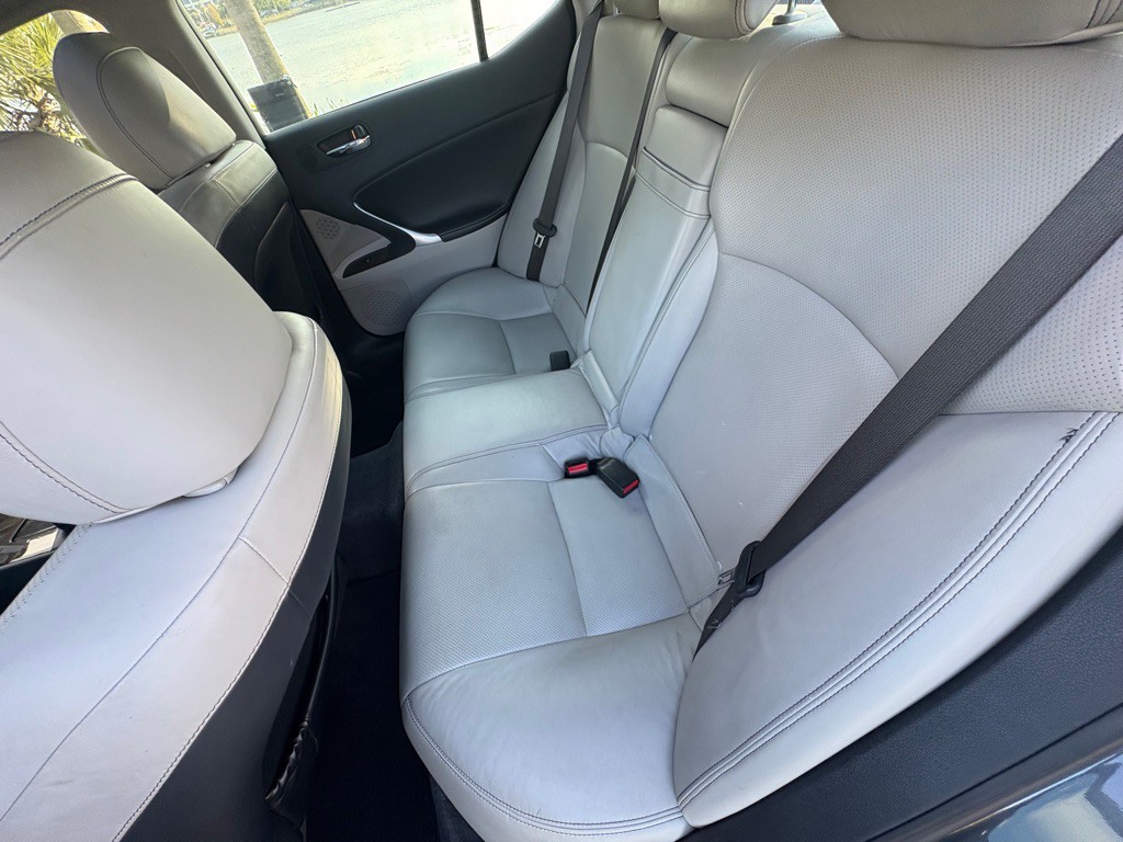 2009 Lexus IS Image 11