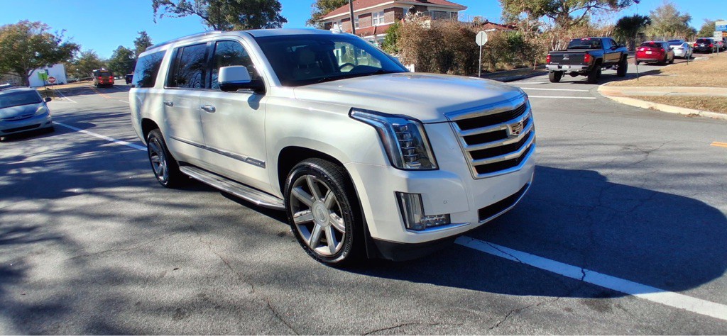 2015 Cadillac Escalade Image 4