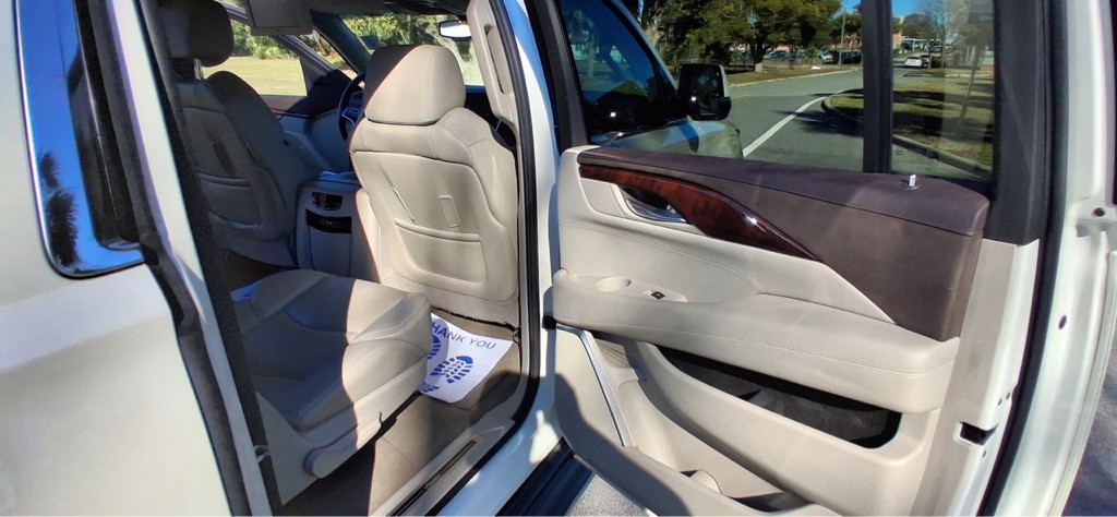 2015 Cadillac Escalade Image 5