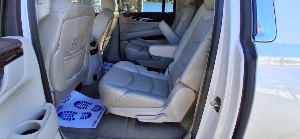 2015 Cadillac Escalade Image 6