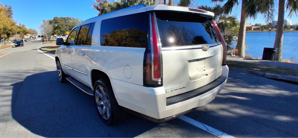 2015 Cadillac Escalade Image 9