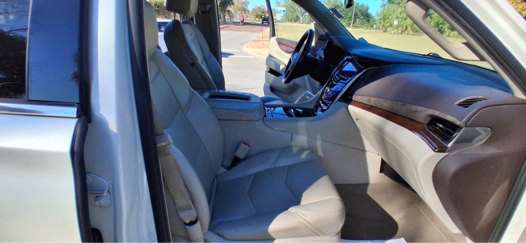 2015 Cadillac Escalade Image 11