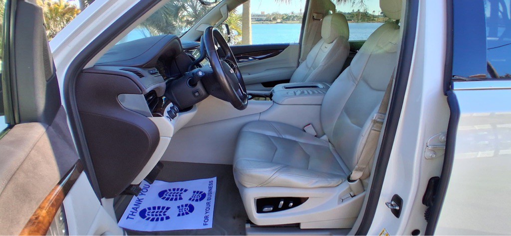 2015 Cadillac Escalade Image 19