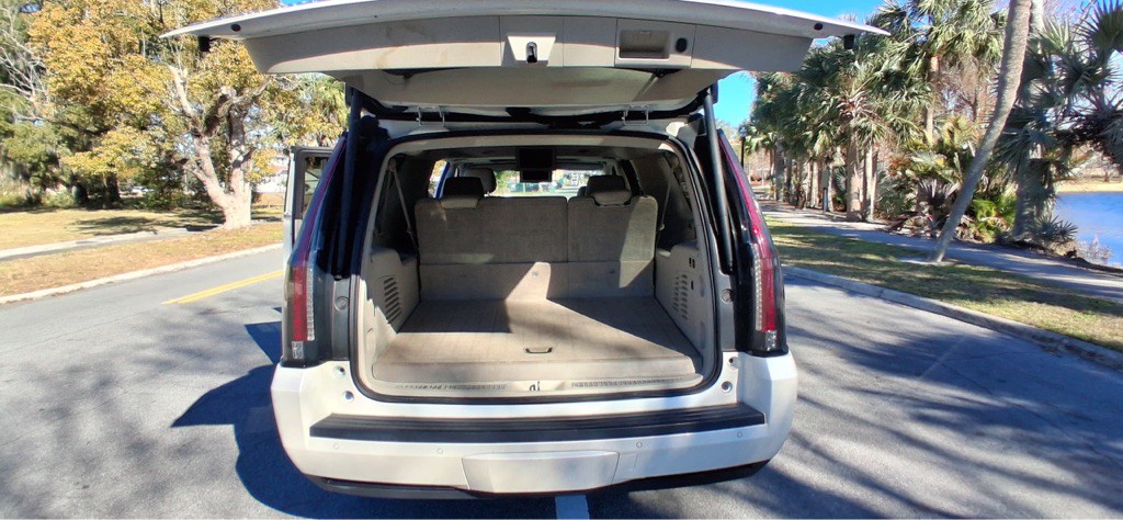 2015 Cadillac Escalade Image 21