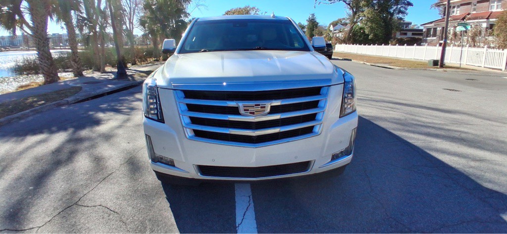 2015 Cadillac Escalade Image 2