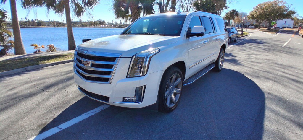2015 Cadillac Escalade Image 3