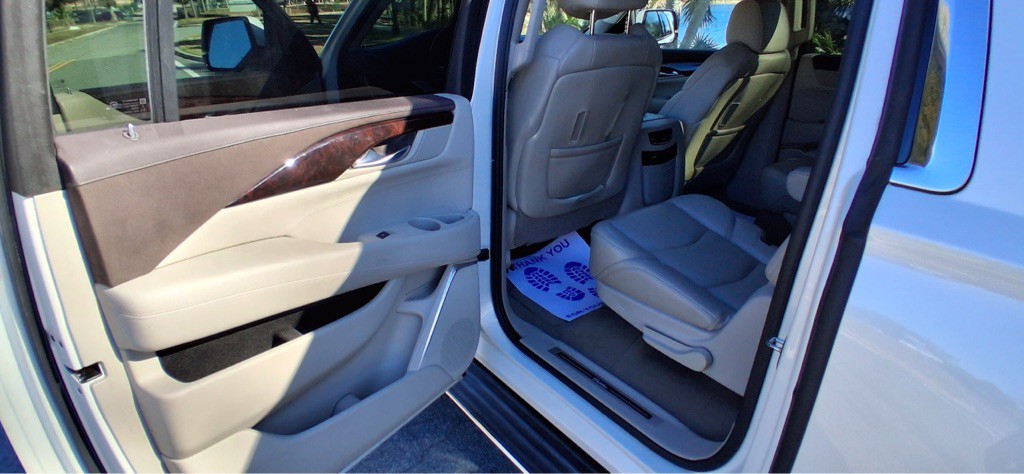 2015 Cadillac Escalade Image 8