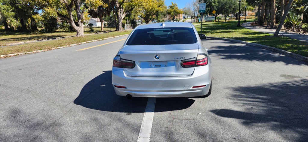 2013 BMW 3 Series Image 16