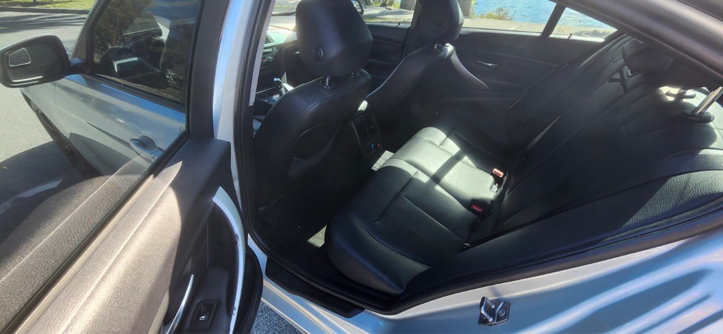 2013 BMW 3 Series Image 2