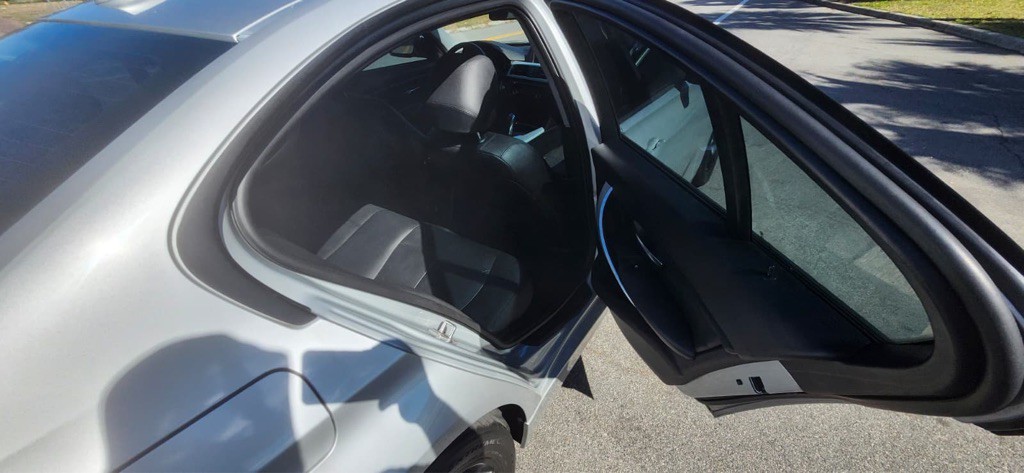 2013 BMW 3 Series Image 14