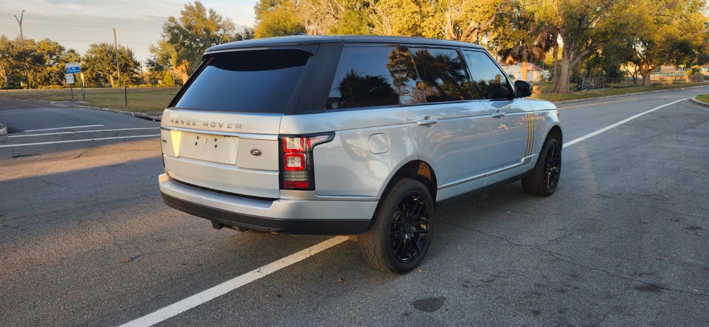 2014 Land Rover Range Rover Image 17